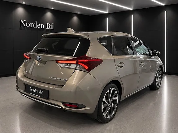 Toyota Auris 2015 photo 4