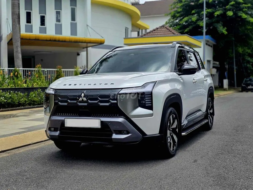 Mitsubishi Destinator Ultimate 2026 photo 2