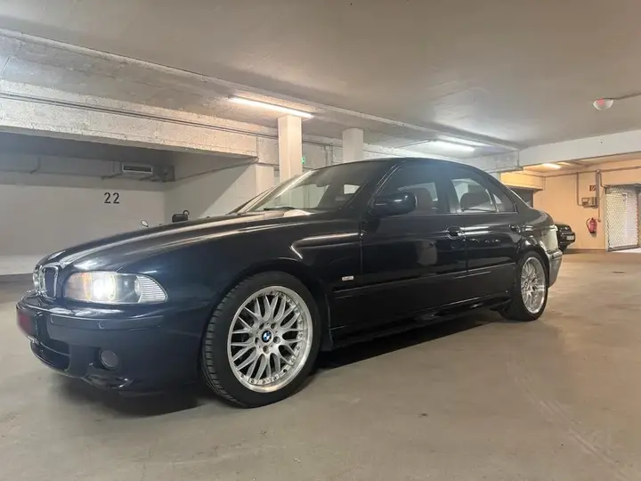 BMW 520I