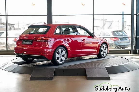 Audi A3 2017 photo 2