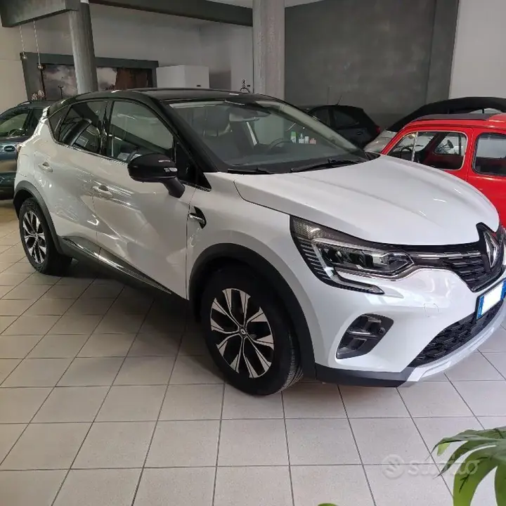 Renault Captur 2023 photo 2