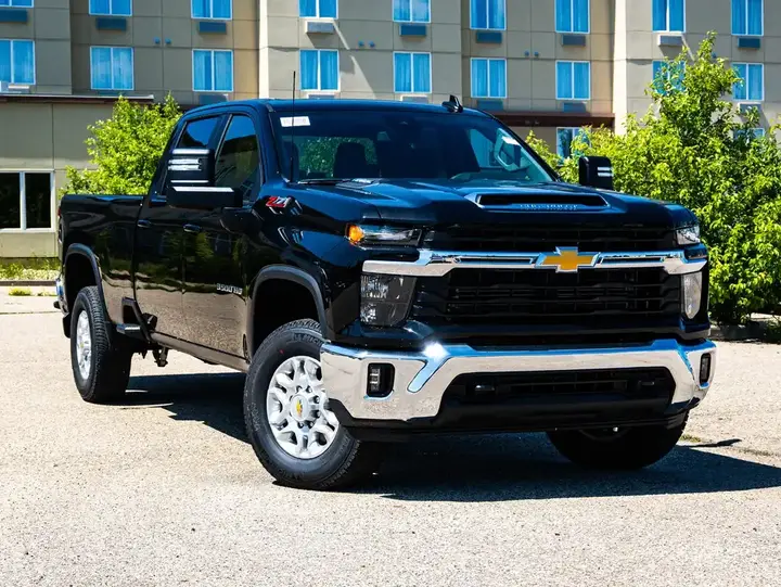 Chevrolet Silverado 3500 2026 photo 2
