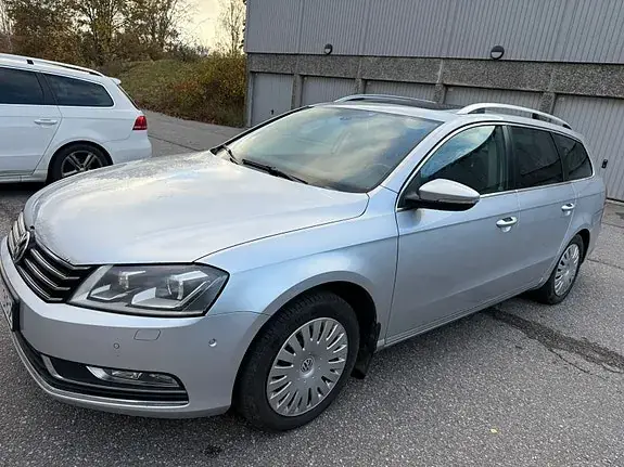 Volkswagen Passat 2012 photo 2