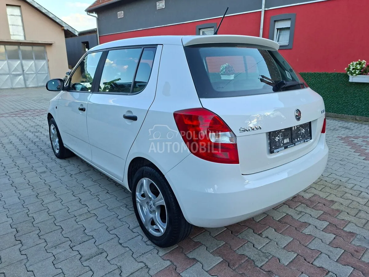 Skoda Fabia 2014 photo 5