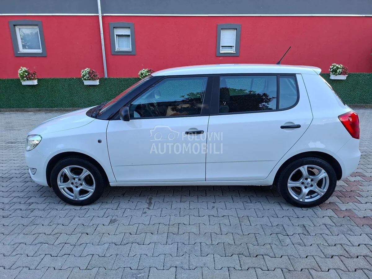 Skoda Fabia 2014 photo 3