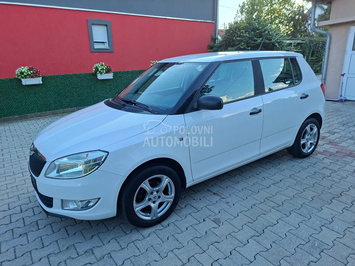 Skoda Fabia 2014 photo 2
