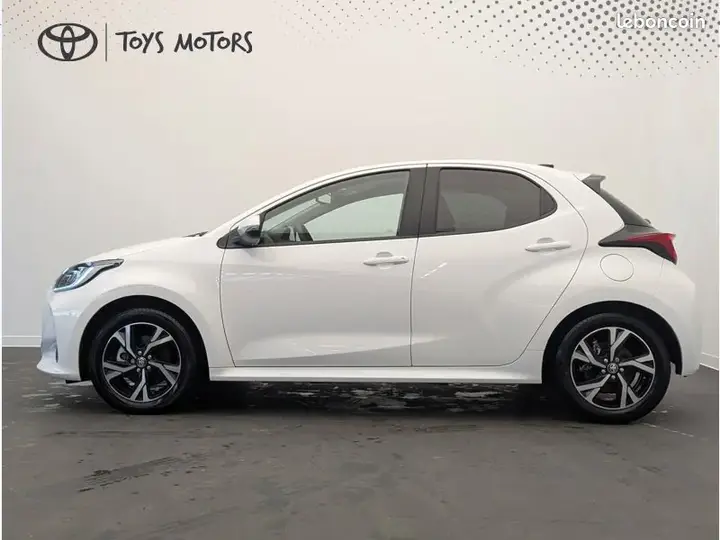 Toyota Yaris 2025 photo 2
