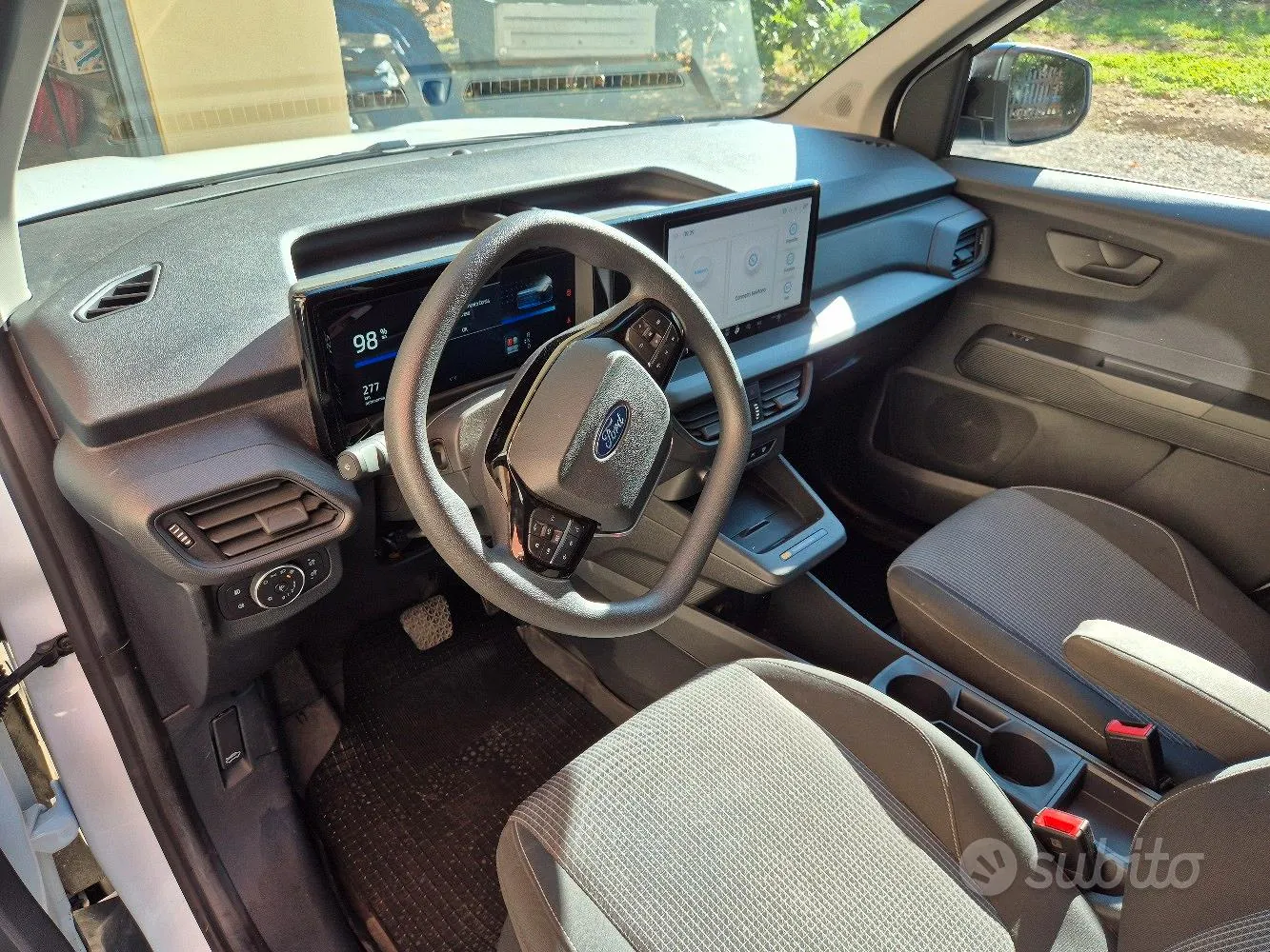 Ford E-Transit Courier