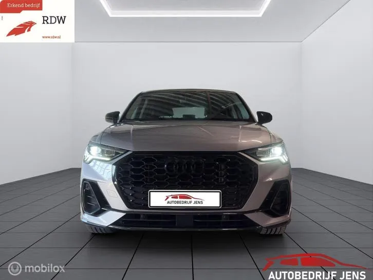 Audi Q3 2023 photo 2