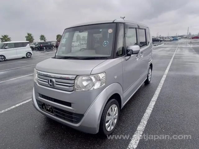 Honda N Box C 2017 photo 2