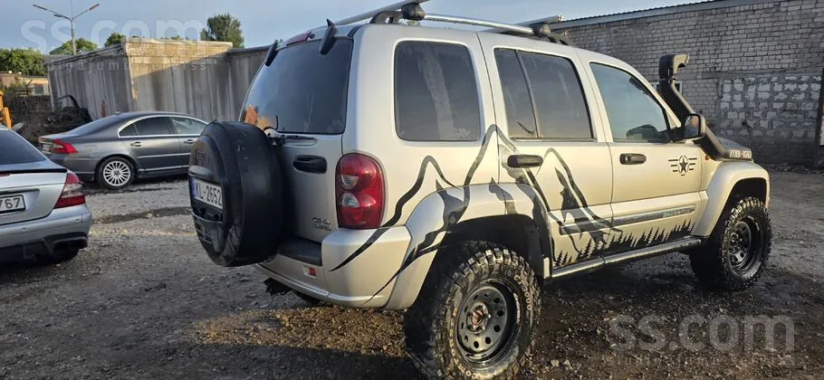 Jeep Cherokee 2005 photo 2
