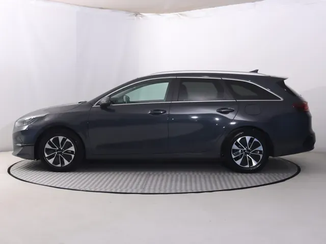Kia Ceed Sw 2025 photo 2