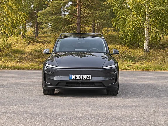 Tesla Model Y 2025 photo 2
