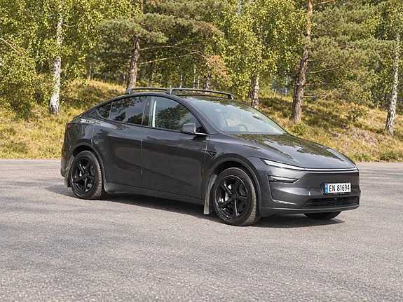 Tesla Model Y 2025 photo 3
