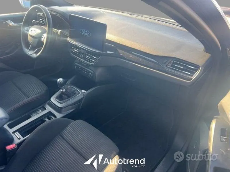 Ford Focus 2025 photo 2