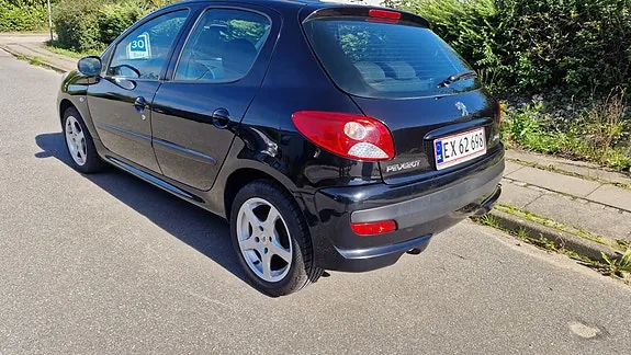 Peugeot 206 2010 photo 3