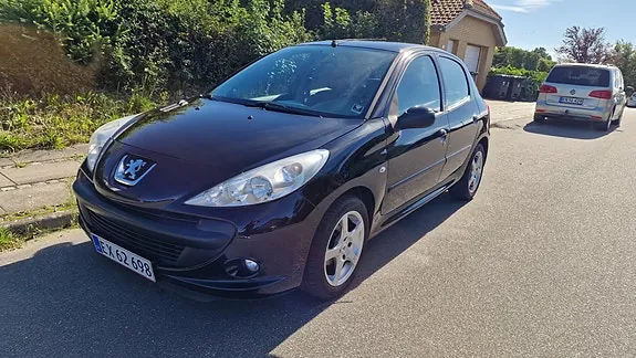 Peugeot 206 2010 photo 2