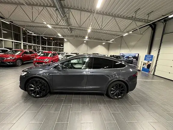 Tesla Model X 2017 photo 2