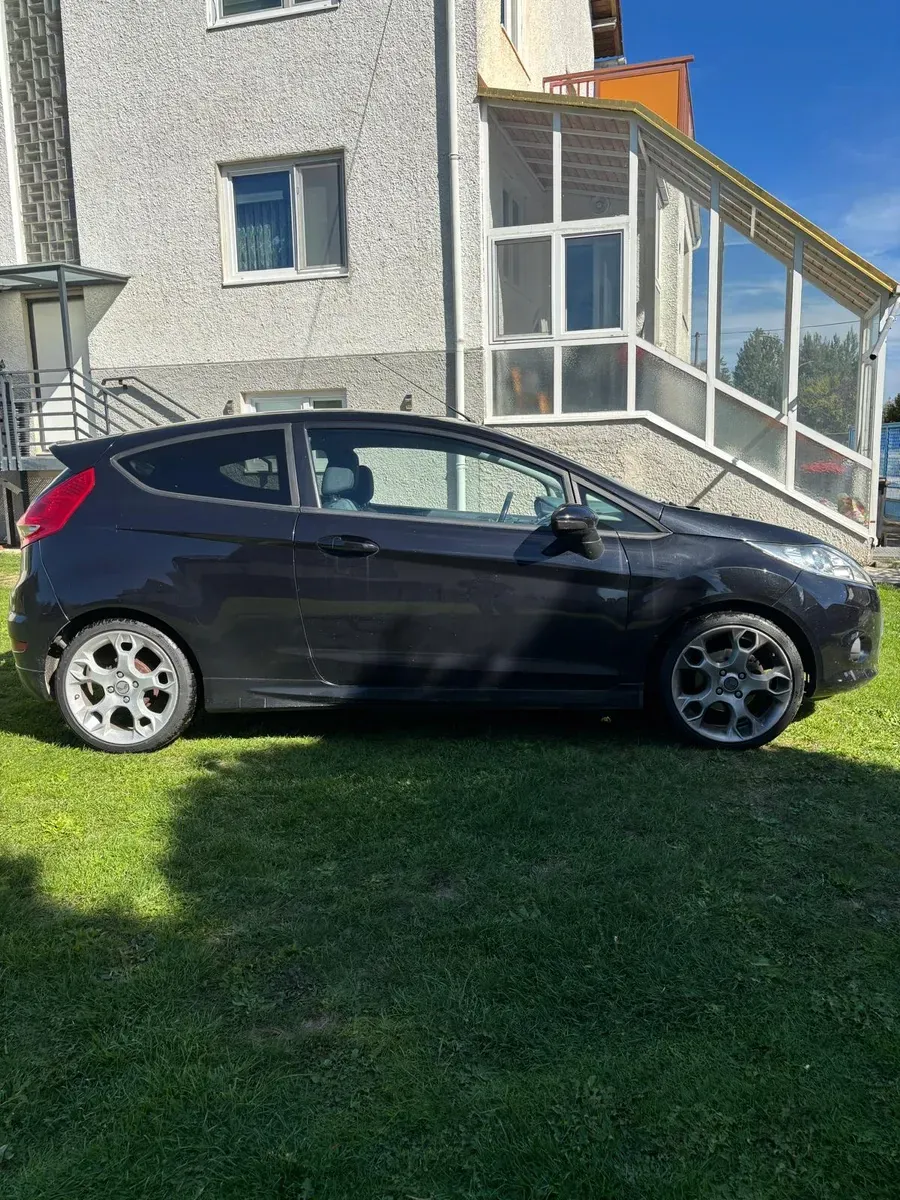Ford Fiesta 2010 photo 3
