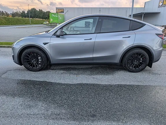 Tesla Model Y 2024 photo 4