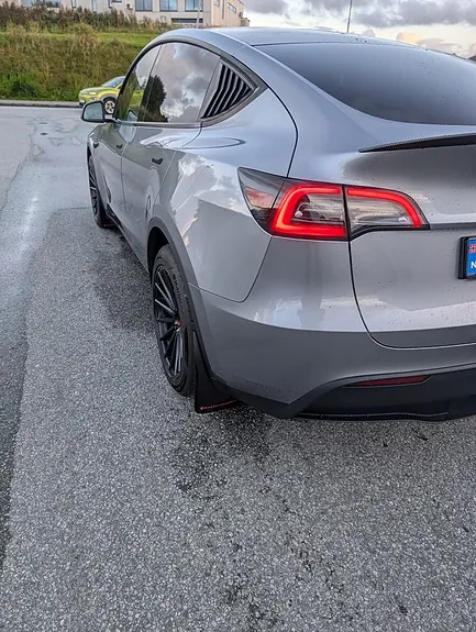 Tesla Model Y 2024 photo 5