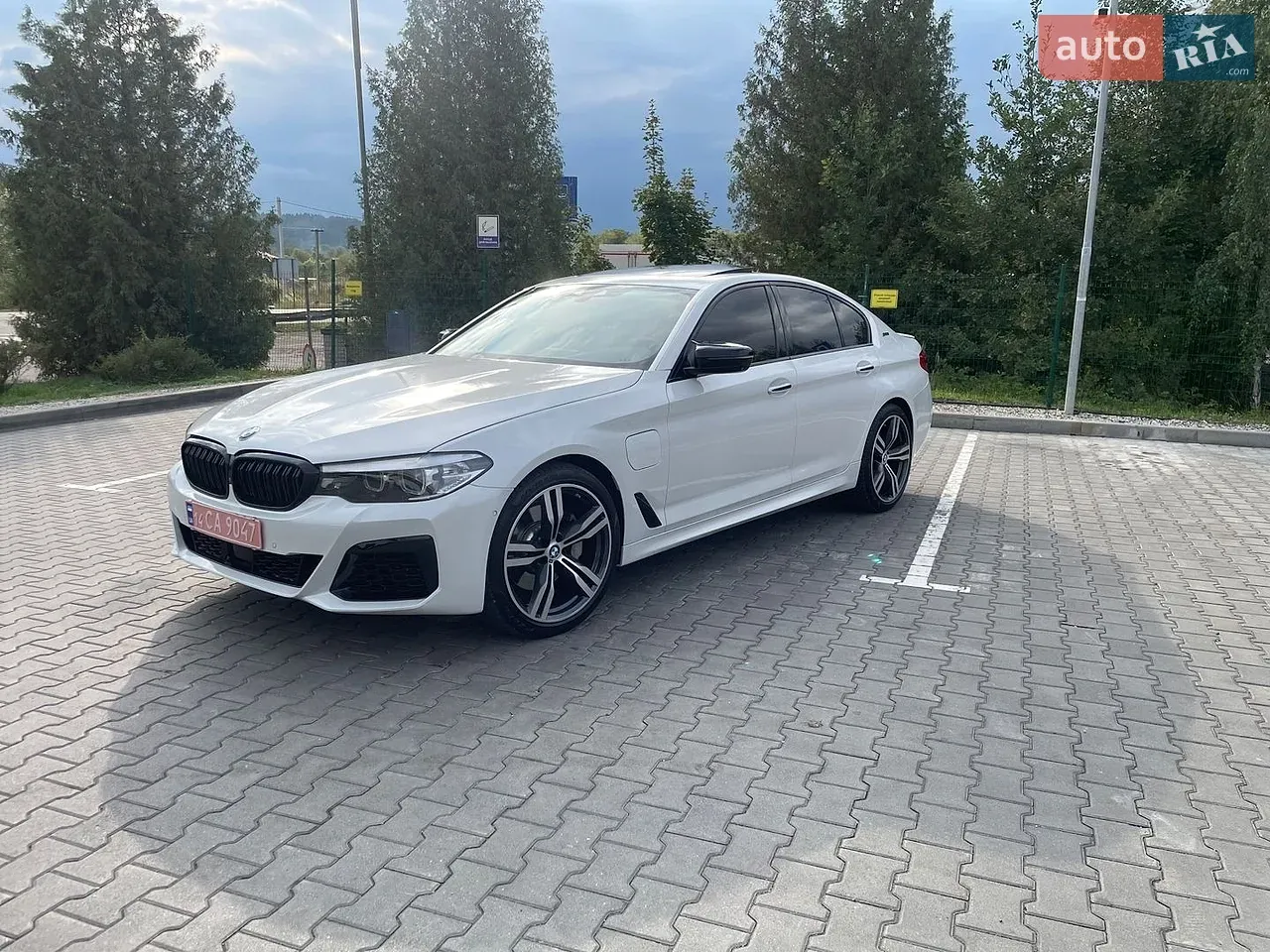 BMW 5 Series 2018 photo 2