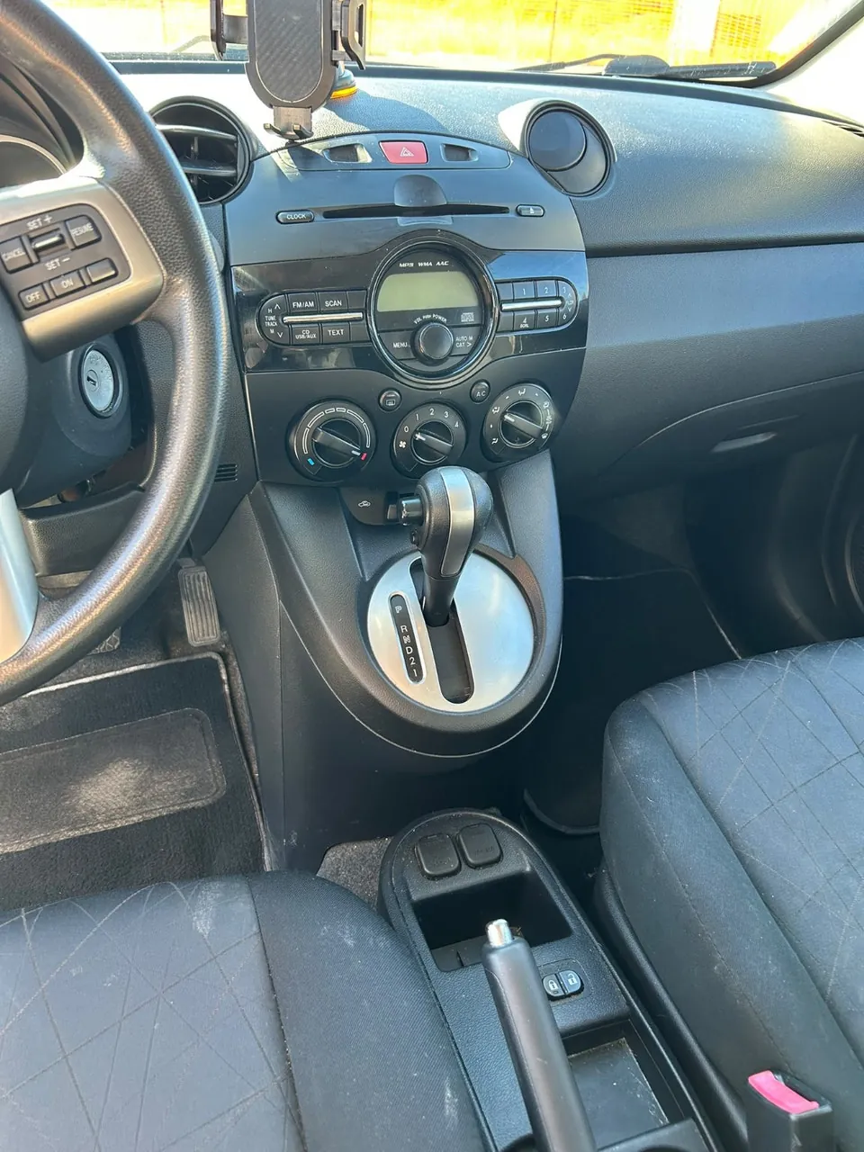 Mazda 2 2014 photo 5