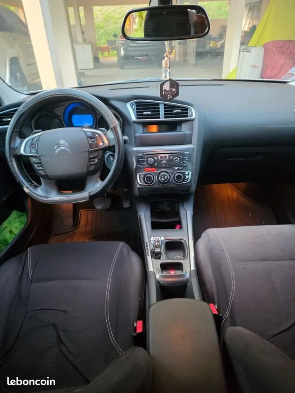 Citroen C4 2014 photo 2