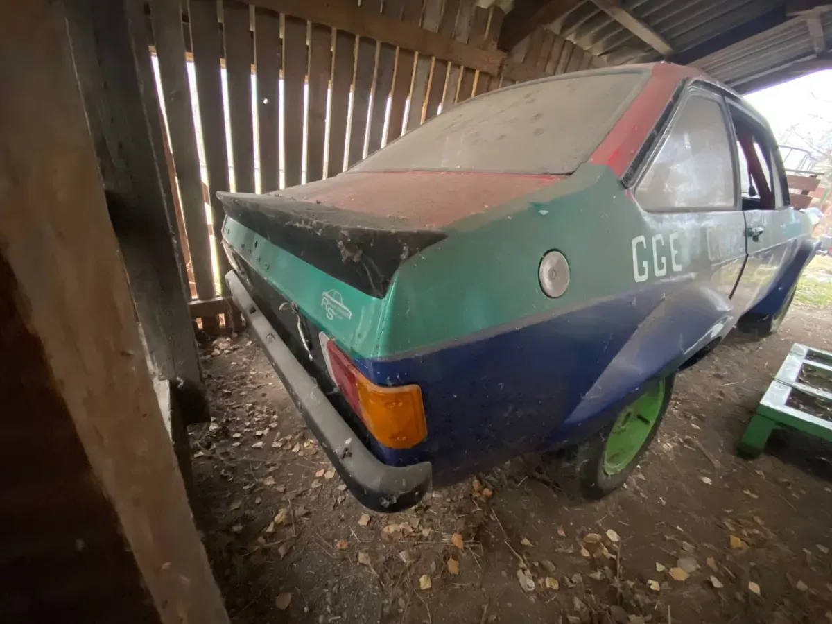 Ford Escort 1976 photo 2