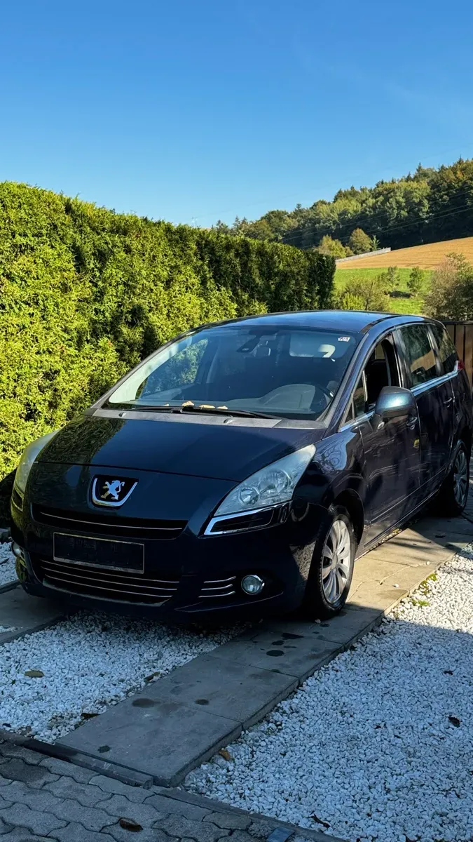 Peugeot 5008 2012 photo 3