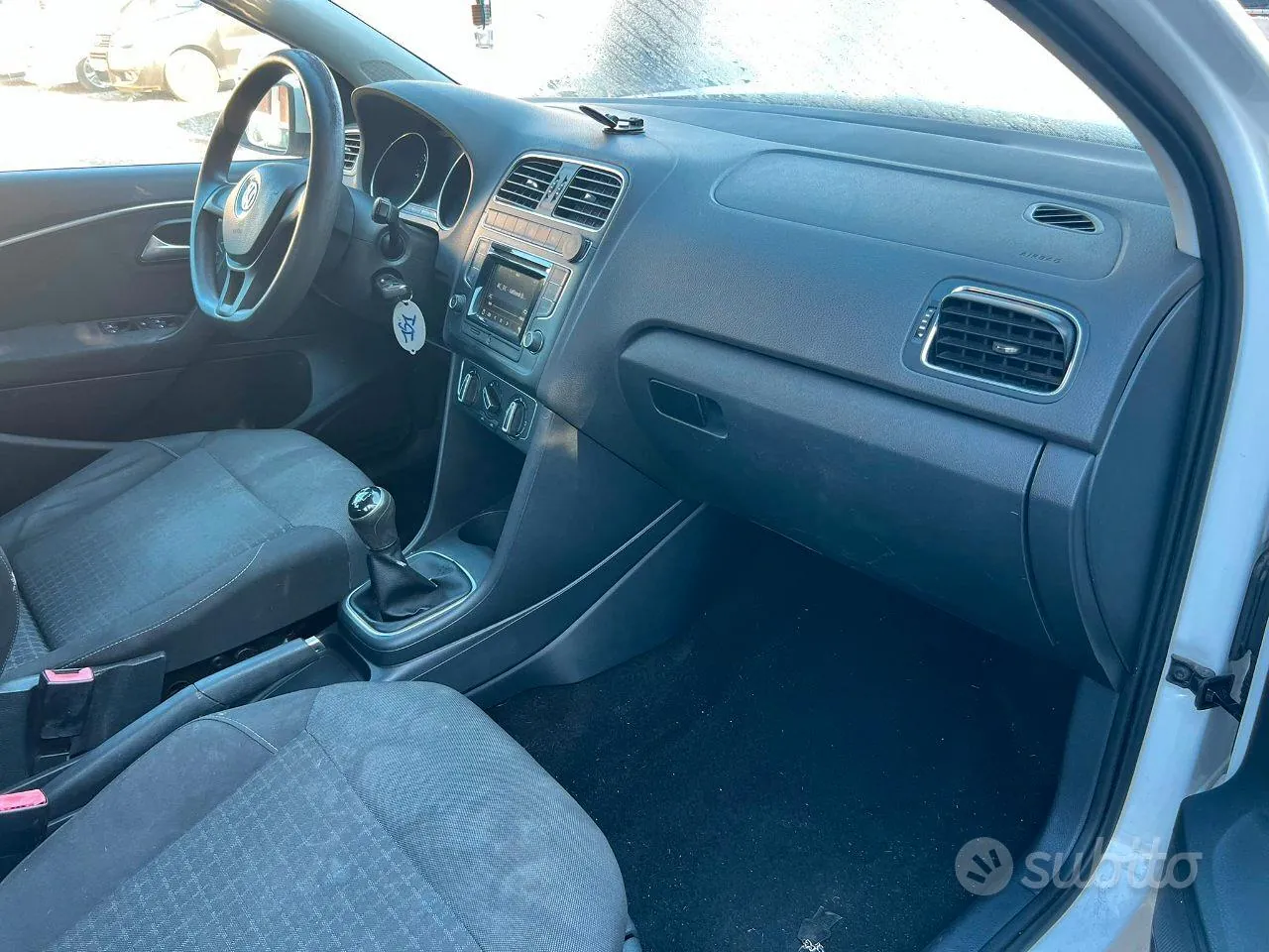 Volkswagen Polo 2015 photo 3