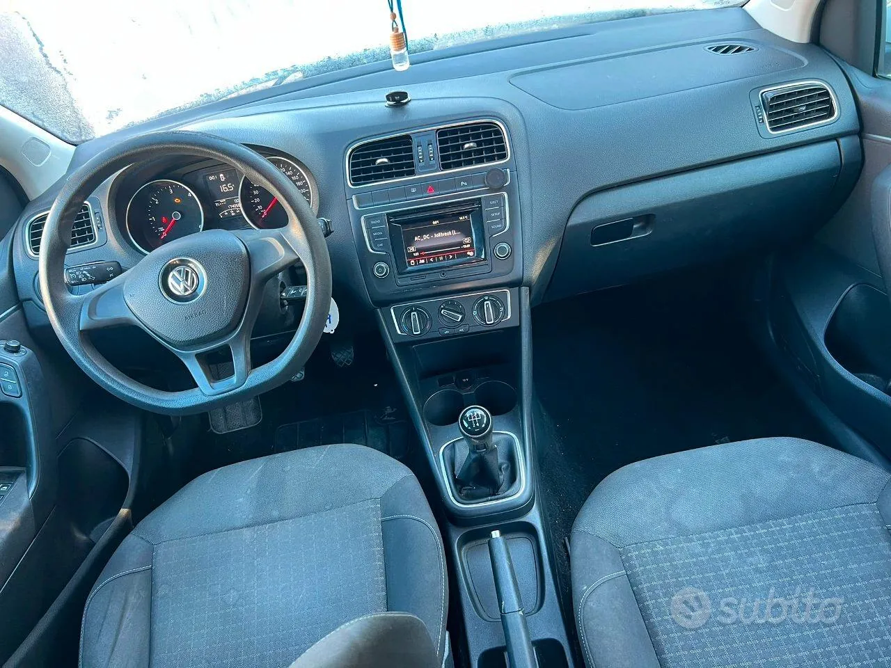 Volkswagen Polo 2015 photo 2