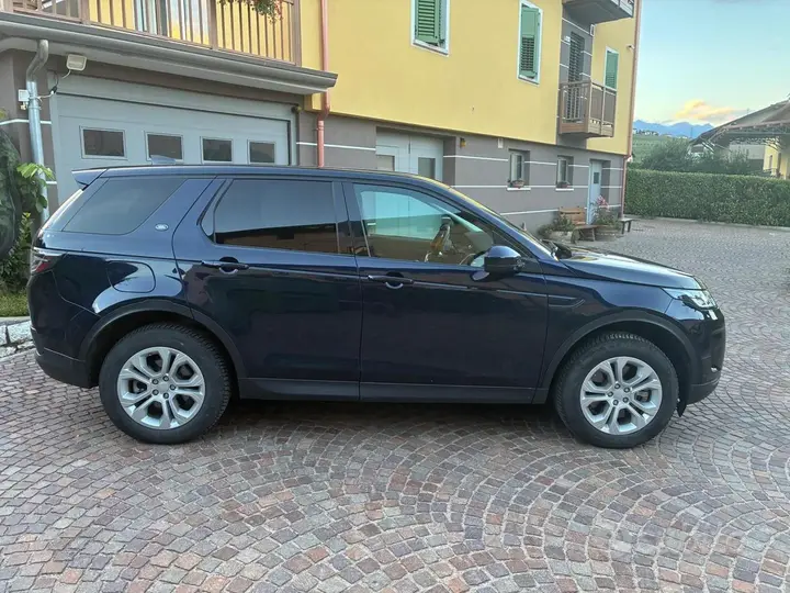 Land Rover Discovery Sport 2021 photo 3