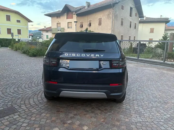 Land Rover Discovery Sport 2021 photo 4