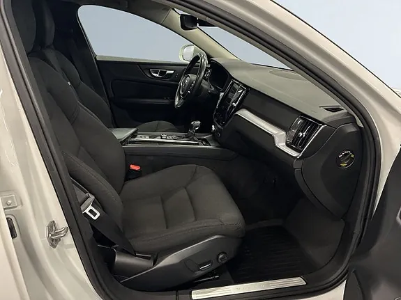 Volvo V60 2019 photo 2