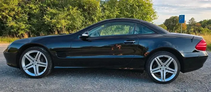 Mercedes-Benz R230