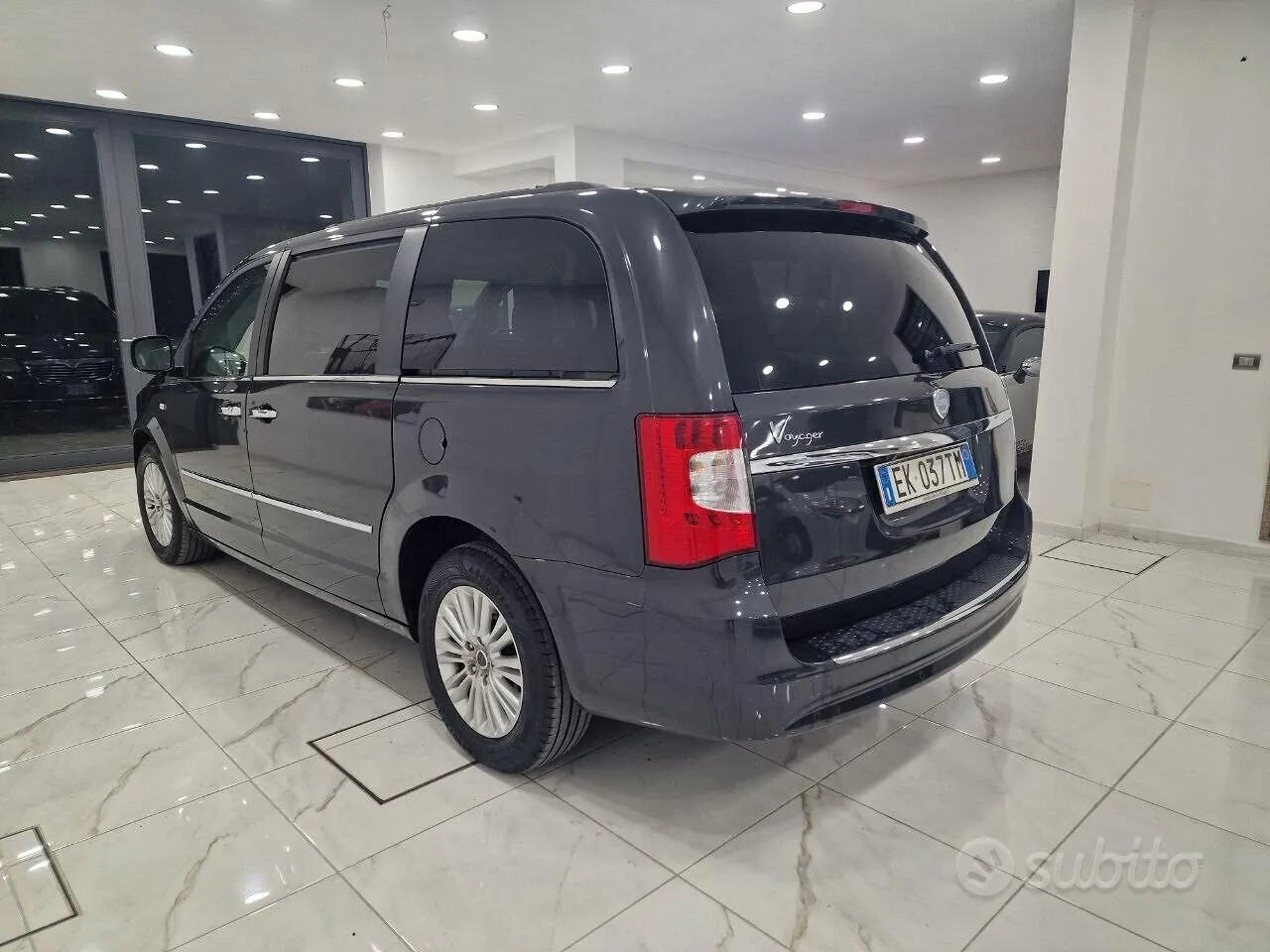 Lancia Voyager 2011 photo 4