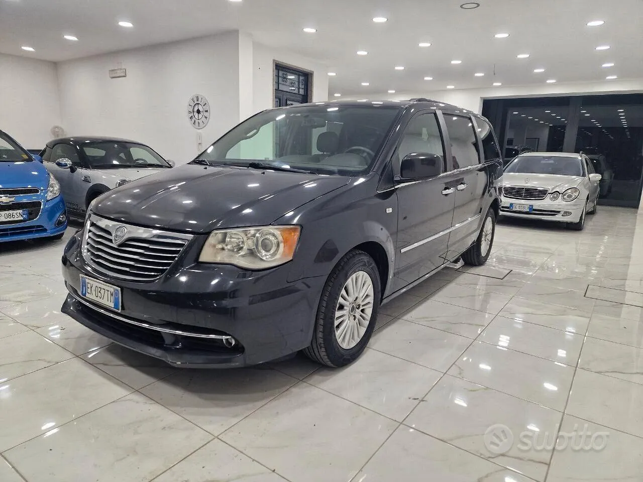 Lancia Voyager 2011 photo 3