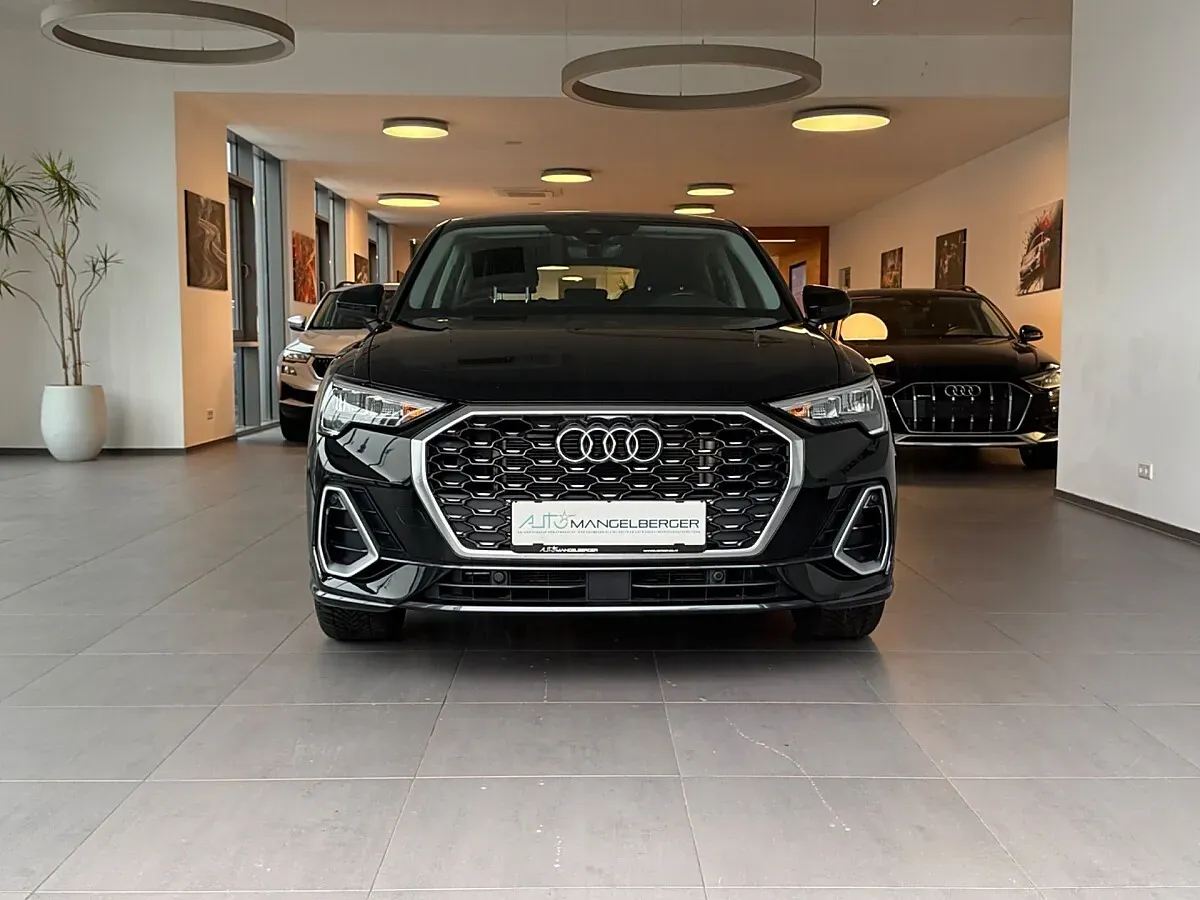 Audi Q3 2022 photo 2