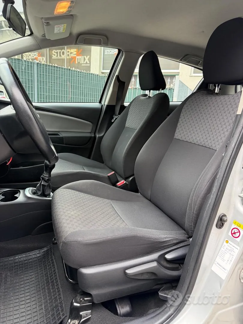 Toyota Yaris 2015 photo 5