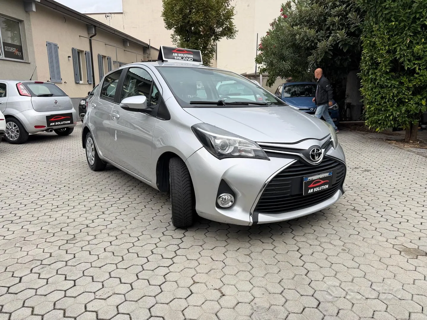 Toyota Yaris 2015 photo 2