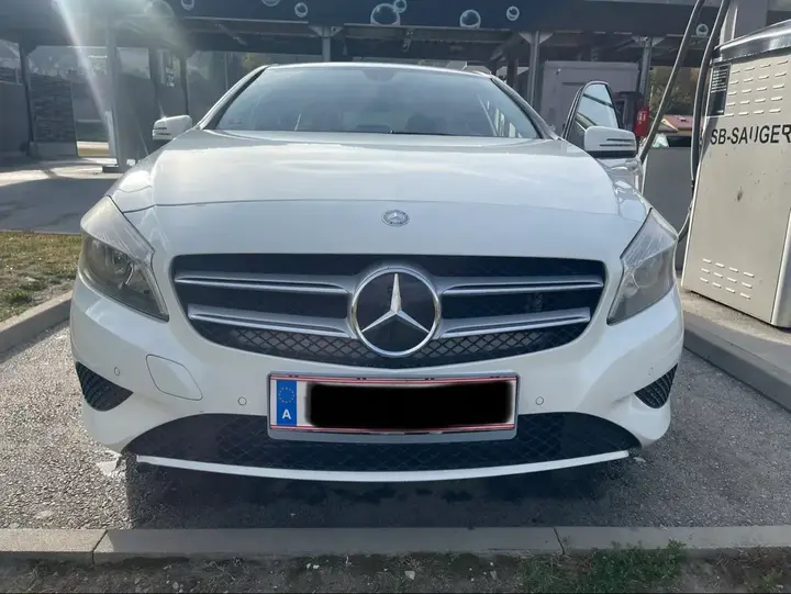 Mercedes-Benz A-Class 2013 photo 2