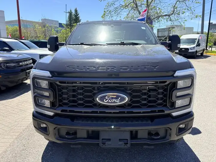 Ford F250 2024 photo 2