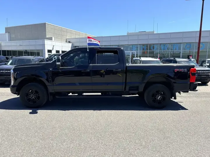 Ford F250 2024 photo 3