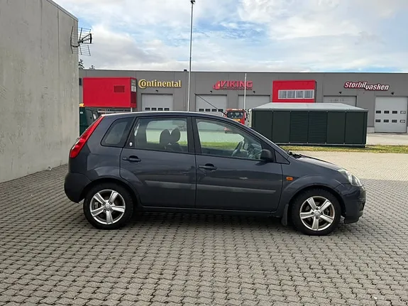 Ford Fiesta 2006 photo 4