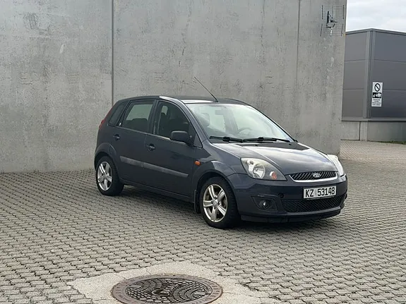 Ford Fiesta 2006 photo 2
