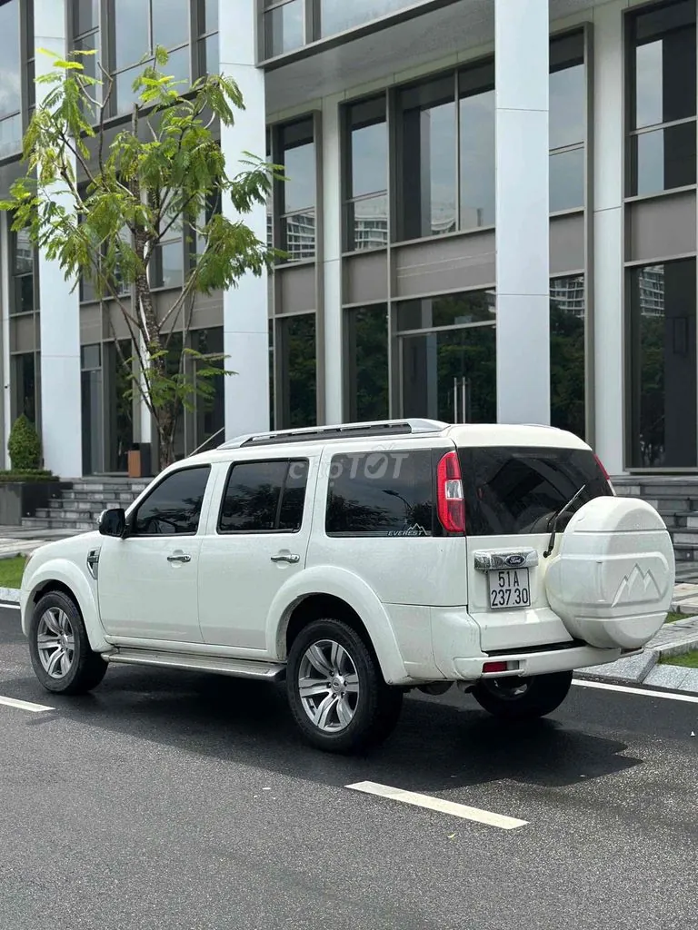 Ford Everest 2011 photo 2