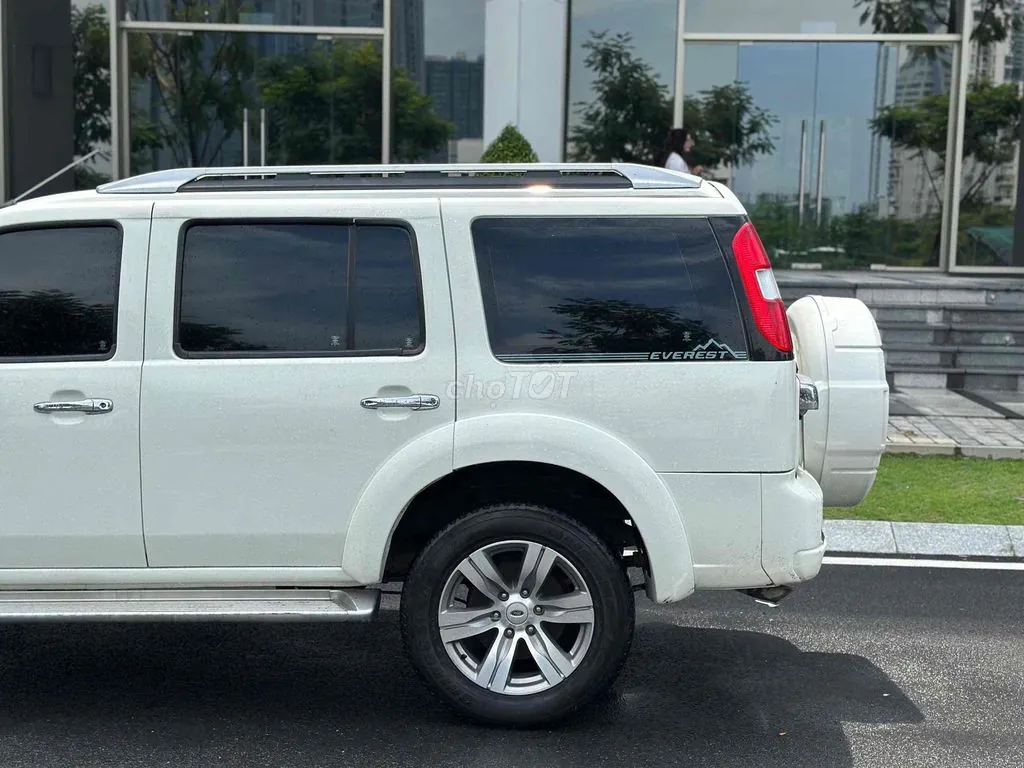 Ford Everest 2011 photo 4