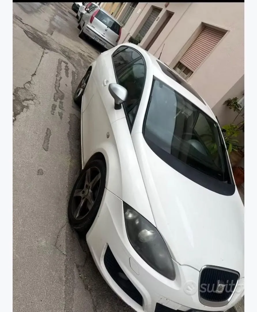 Seat Leon 2010 photo 2