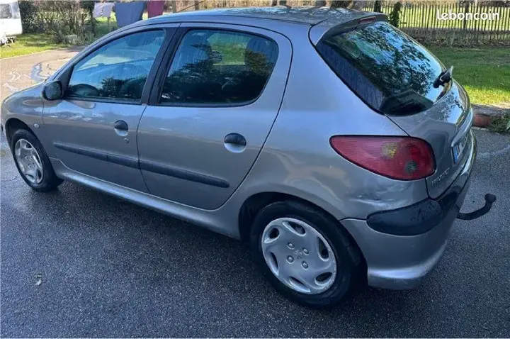 Peugeot 206 2003 photo 2